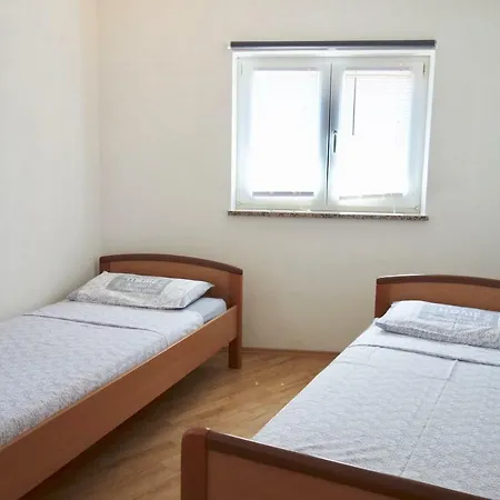Daniela Apartament *